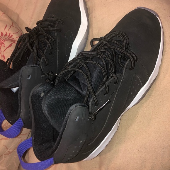 Women’s Jordan’s - Picture 3 of 4